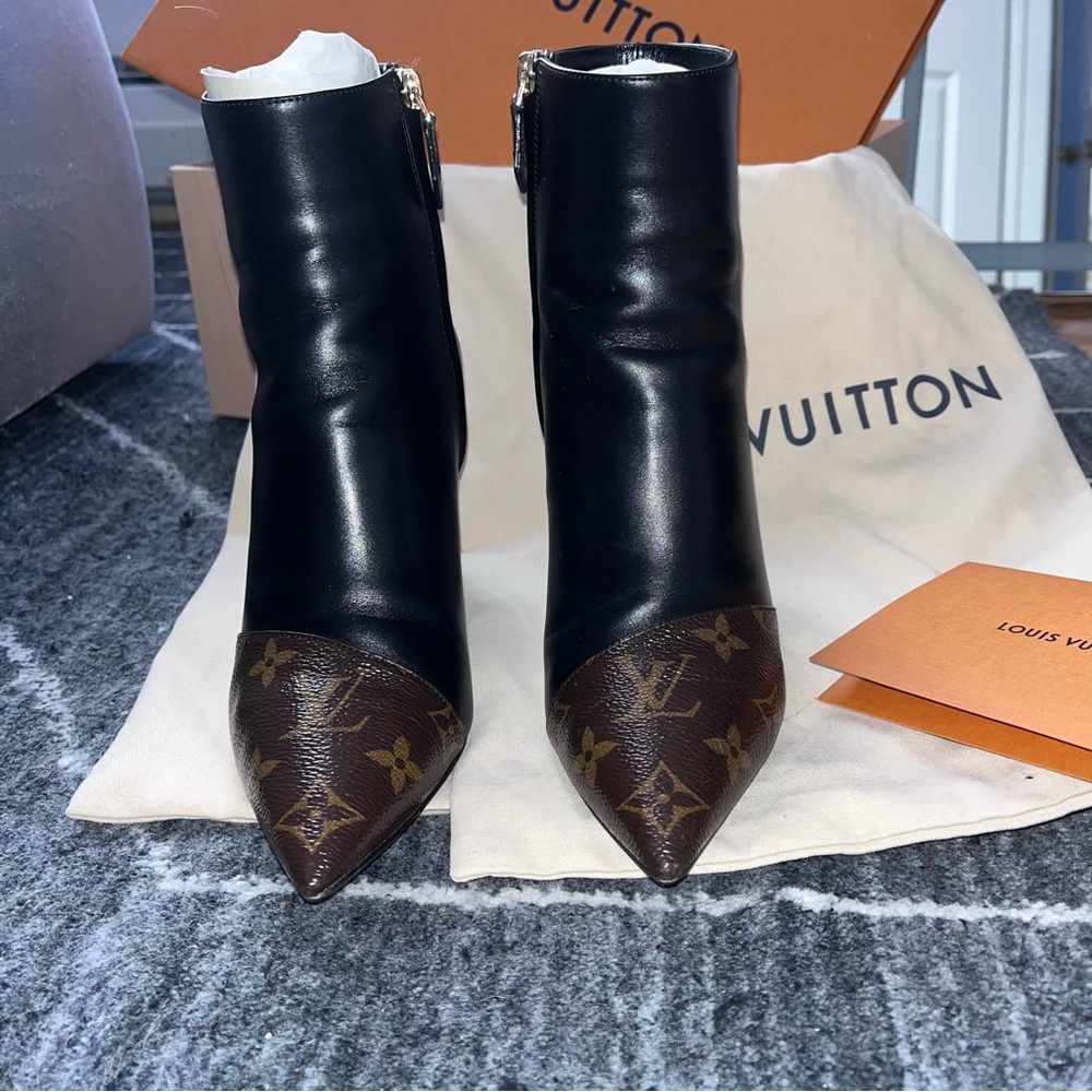Louis Vuitton Cherie Ankle Boots size 38